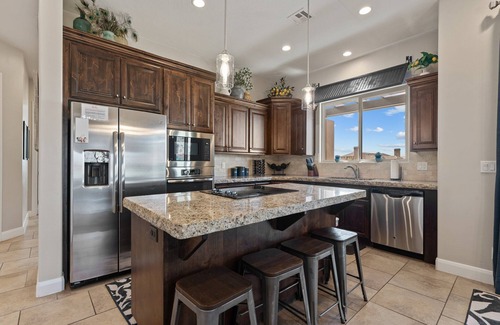 Washington House | Sunset on the 5th, PRIVATE HOT TUB, GOLF COURSE VIEWS!