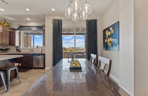 Washington House | Sunset on the 5th, PRIVATE HOT TUB, GOLF COURSE VIEWS!