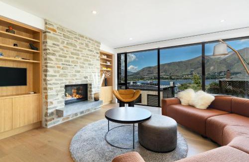Wanaka Apartment | Sunset over Roy