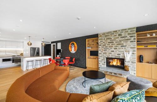 Wanaka Apartment | Sunset over Roy