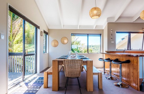 Onetangi House | Sunset Palms - Onetangi Holiday Home
