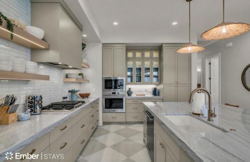 St. George House | Sunset Pearl at Desert Color (by Ember Stays)