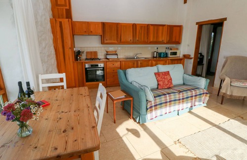 Goodwick Cottage | SUNSET, pet friendly, with a garden in Goodwick
