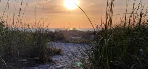 Sunset Beach House | Sunset Point Beach House