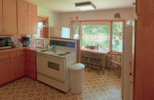 Deephaven House | Sunset Point Cottage on Lake Minnetonka
