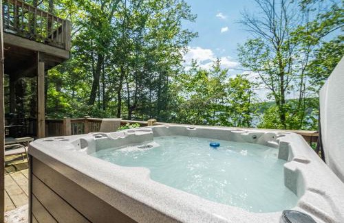 Oakland House | Sunset Pointe