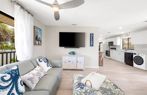 Englewood House | Sunset Rendezvous Beach Condo Upper Unit Manasota Key