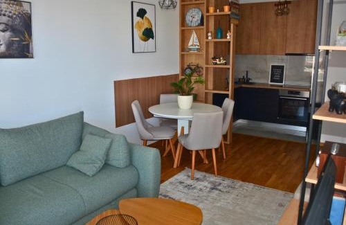 Zeljeznica Apartment | Sunset Retreat Apartment Bar