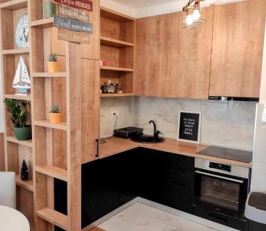 Zeljeznica Apartment | Sunset Retreat Apartment Bar