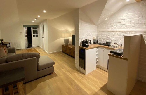 Sandwich Apartment | Sunset Retreat