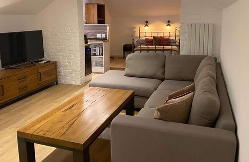 Sandwich Apartment | Sunset Retreat