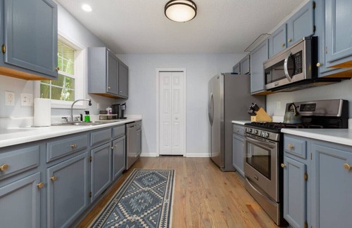 Skyland House | Sunset Retreat | Hideaway | Close to airport