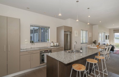 Matarangi House | Sunset Retreat - Matarangi Holiday Home