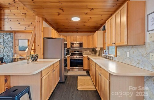 Lake Toxaway Cabin | Sunset Ridge – incredible Mountain Views, Hot Tub, Fire Pit & Pool Table”