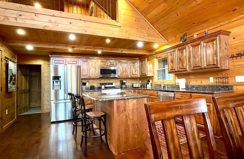 Bryson City Cabin | Sunset Ridge Lodge - Sunset Ridge Lodge - Breathtaking mountain views and