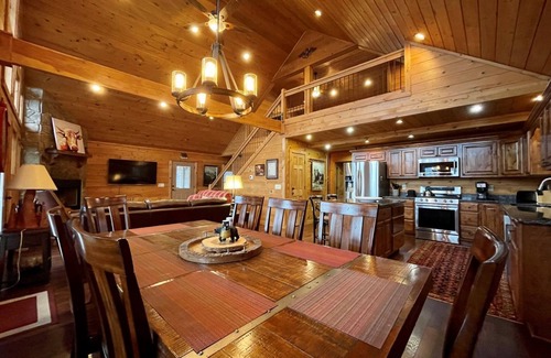 Bryson City Cabin | Sunset Ridge Lodge - Sunset Ridge Lodge - Breathtaking mountain views and