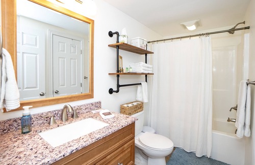 Geneva Cottage | Sunset seneca lake view, wine trail, lake view