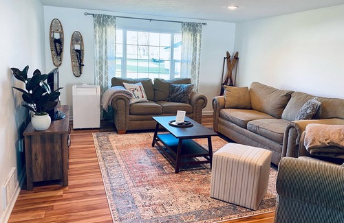 Geneva Cottage | Sunset seneca lake view, wine trail, lake view