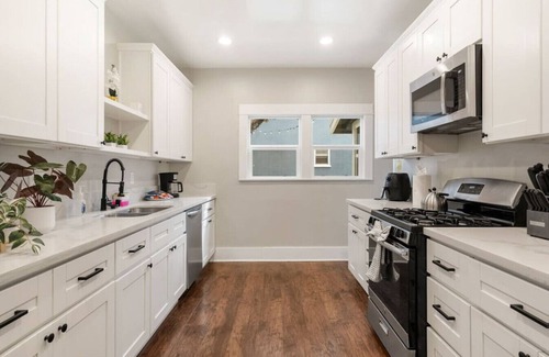 Franklin House | Sunset Shores | Near the beach | Central Location