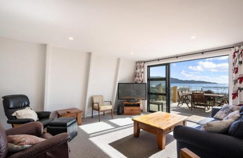 Paraparaumu Beach House | Sunset Shores - Paraparaumu Beach Retreat