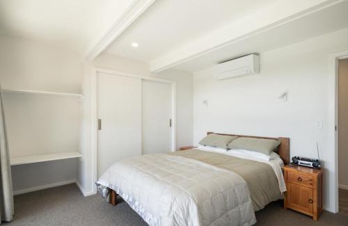 Paraparaumu Beach House | Sunset Shores - Paraparaumu Beach Retreat
