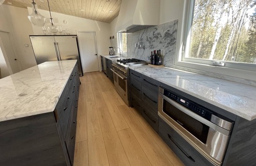 Kincardine Cottage | Sunset Shores Retreat - Close to Port Elgin and Kincardine - dog friendly