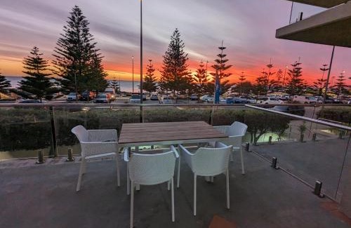 Scarborough Apartment | Sunset Shores Scarborough
