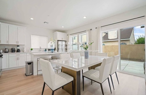 Pomona House | Sunset Stay on Lewis St #42390