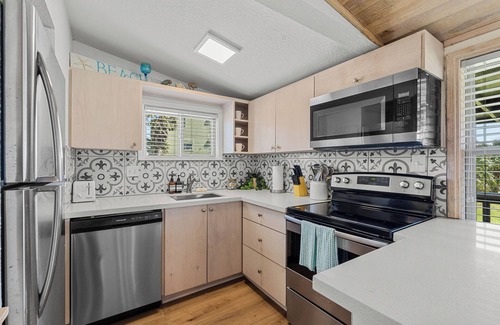 Pirates Beach House | Sunset Surf Lodge - Charming 2-bdrm house near fantastic Palm Beach, Galveston