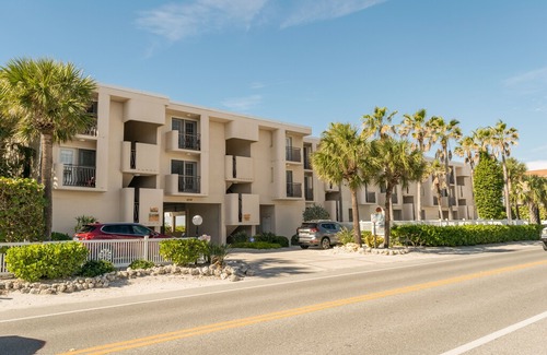Bradenton Beach Condo | Sunset Terrace 109 2/2 pool Condo Gulf Front Unforgettable Sunsets