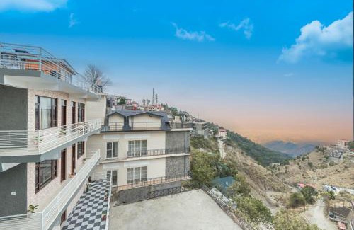 Kasauli House | Sunset Vibes! Near Mall Road Kasauli by Alluring North