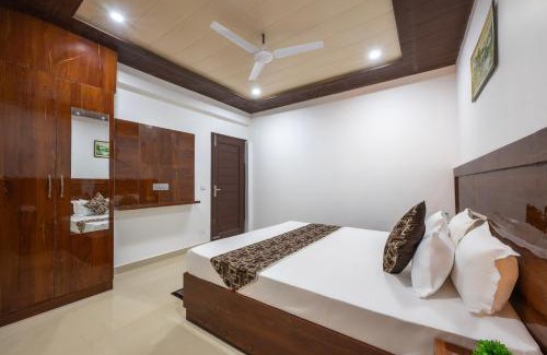 Kasauli House | Sunset Vibes! Near Mall Road Kasauli by Alluring North
