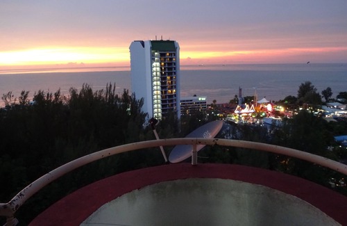 Batu Ferringhi Condo | SUNSET VIEW APARTMENT