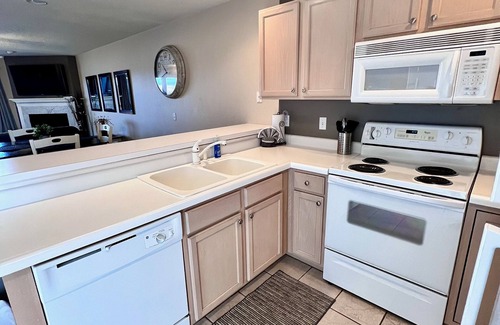 Osage Beach Condo | SUNSET VIEW FOR MILES! Main Channel 2 Bed, 2 Bath-Sleeps 6- VERY CLEAN!