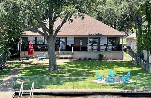 Gun Barrel City House | Sunset View, fully fenced yard, dog friendly