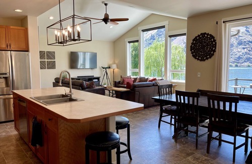 Orondo House | ~SUNSET VIEW LAKE HOUSE~ Lake front, dock on property, private pool & spa!