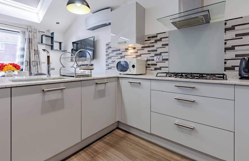 Wednesbury House | Sunset View-Luxury 2-Bed House Near Birmingham