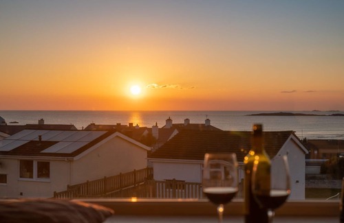 Rhosneigr Apartment | Sunset View: Two bedroom pet-friendly holiday apartment