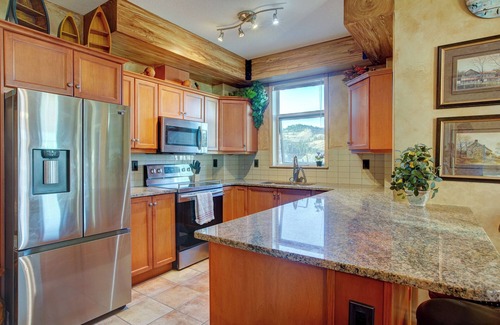 North End Apartment | Sunset Views Getaway