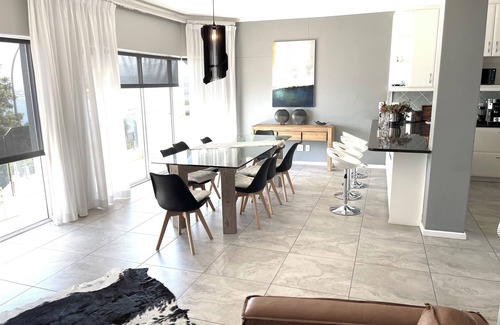Gordon's Bay Villa | Sunset Villa with fantastic view and heated pool