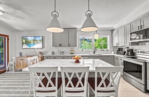 Bay Isle House | Sunset West | Private Pool, Spa, Near Siesta Key Beach & Siesta Key Village
