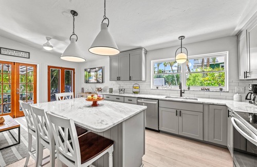 Bay Isle House | Sunset West | Private Pool, Spa, Near Siesta Key Beach & Siesta Key Village