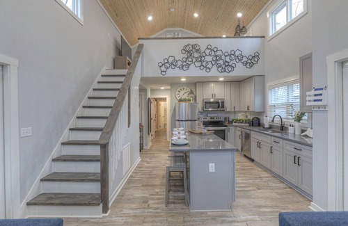 Tracy City Cabin | Sunset Wonder at The Retreat at Water's Edge