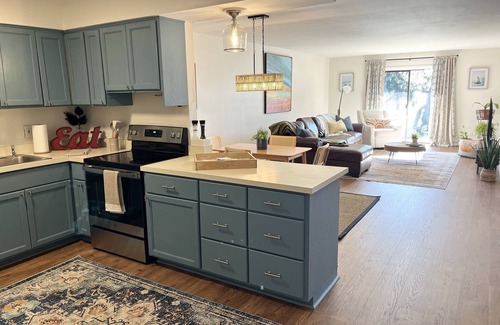 Mount Dora Apartment | Sunsets and waterfront views just steps to Downtown Mount Dora, FL