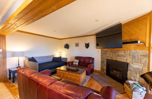 Snowshoe Apartment | Sunsets at Summit 108b, free WI-FI, parking and AC