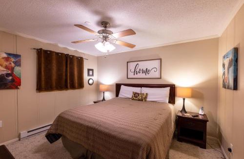 Snowshoe Apartment | Sunsets at Summit 108b, free WI-FI, parking and AC