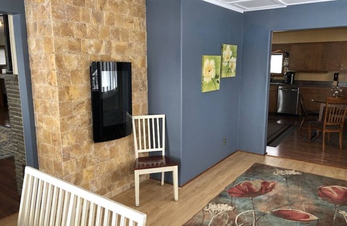 Cuba House | Sunsets & Skiing- Lake Front Rental House on Cuba Lake
