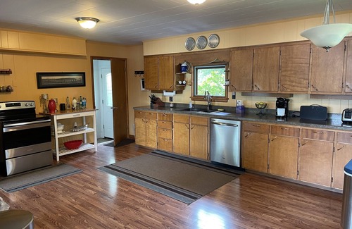 Cuba House | Sunsets & Skiing- Lake Front Rental House on Cuba Lake