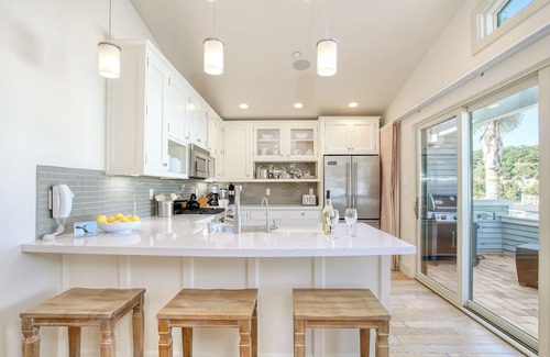 Avila Beach Condo | Sunsetter in Avila Beach - 2 min walk to beach, located in Ocean 17