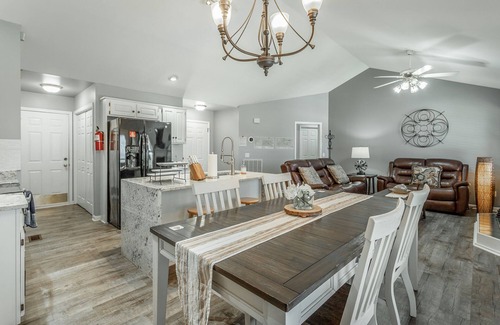 East Brainerd House | SunsetView Blvd - For Family & Friends Gatherings